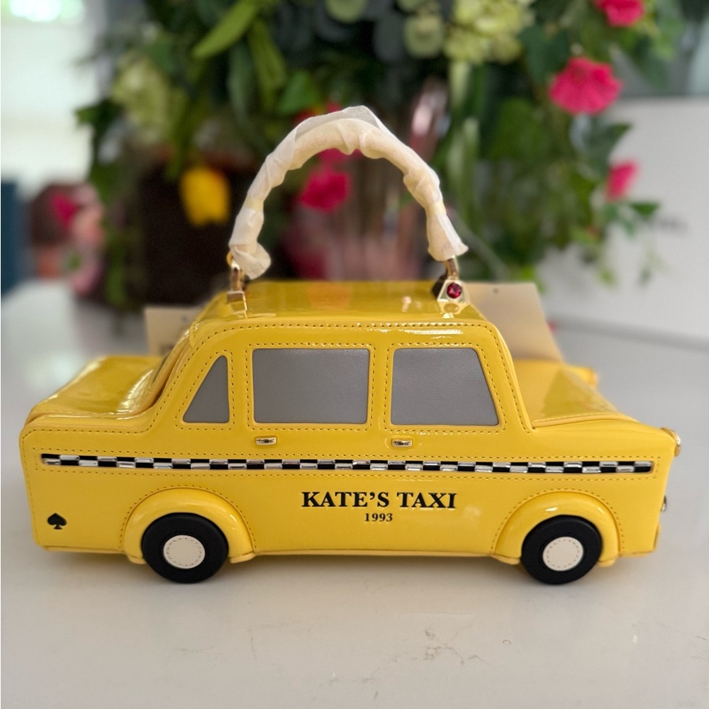 Kate Spade NYC 3D Taxi New York Big Apple Crossbody Bag ~ NWT, Collectible Item - Picture 1 of 14